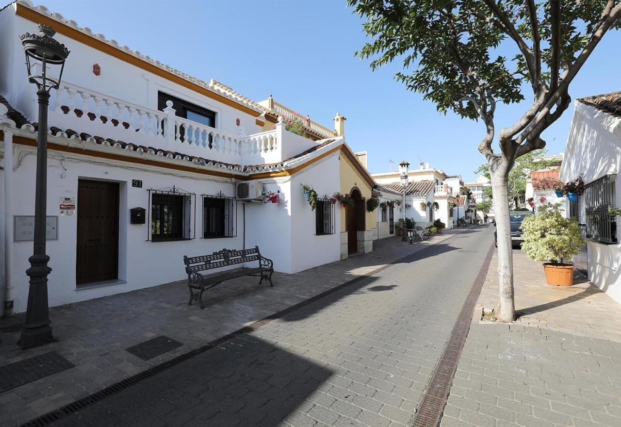 Renovated Townhouse San Roque 91 Semesterbostad